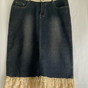 Sebo Y2K, dark wash denim skirt crocheted hem line SZ 9/10
